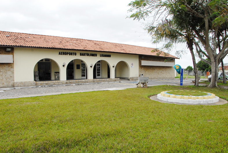 Bartolomeu Lisandro Airport