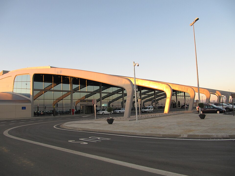 León Airport