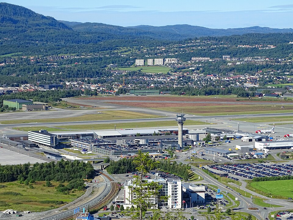 Trondheim Airport, Værnes