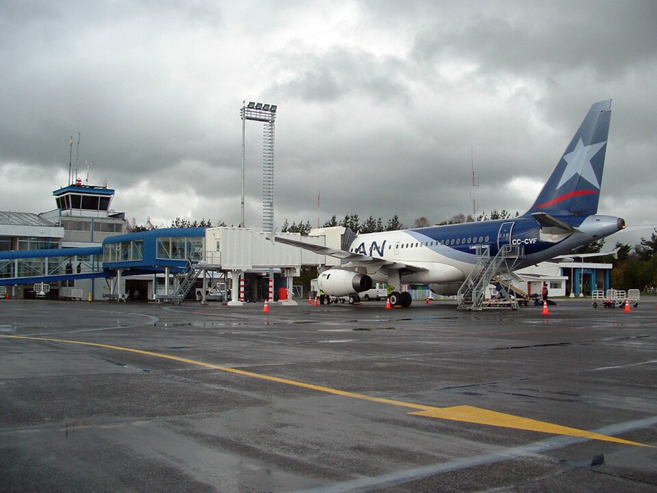 Cañal Bajo Carlos Hott Siebert Airport