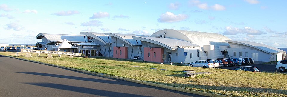 Saint-Pierre Pierrefonds Airport